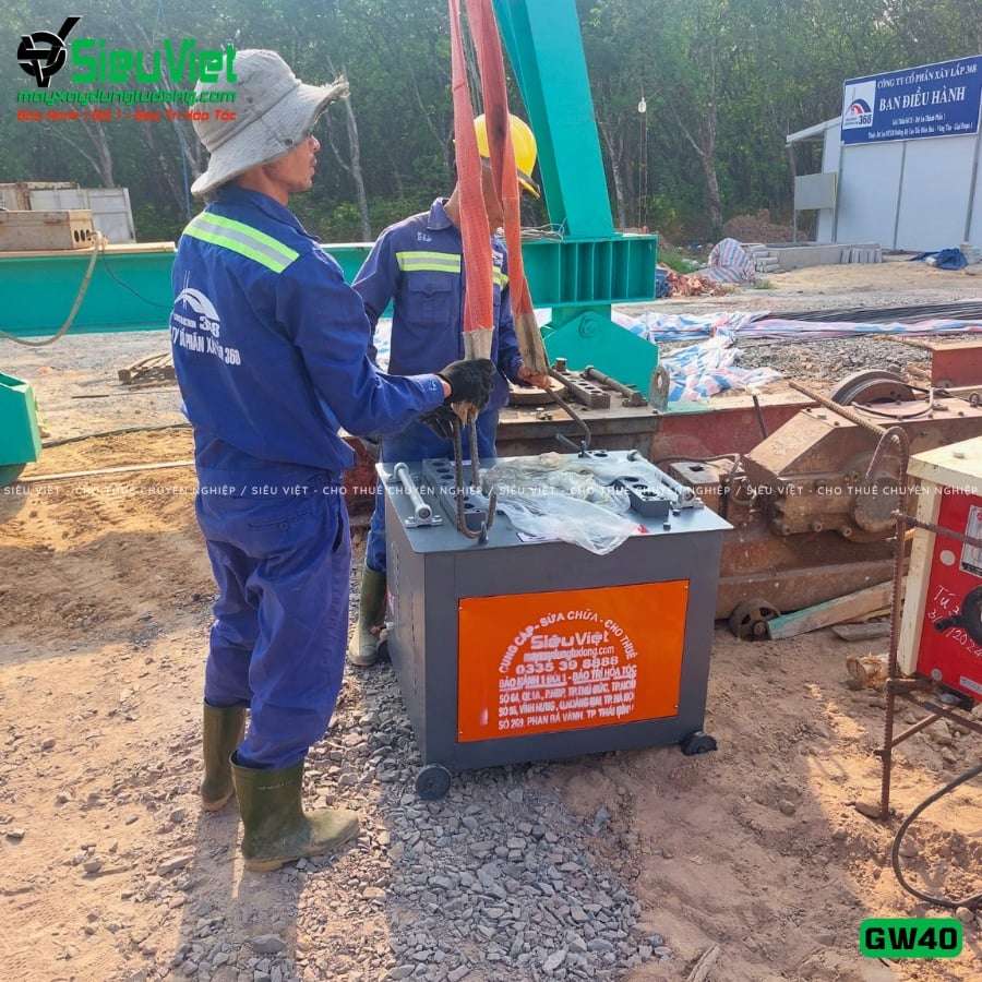 Máy uốn sắt GW40 bàn giao