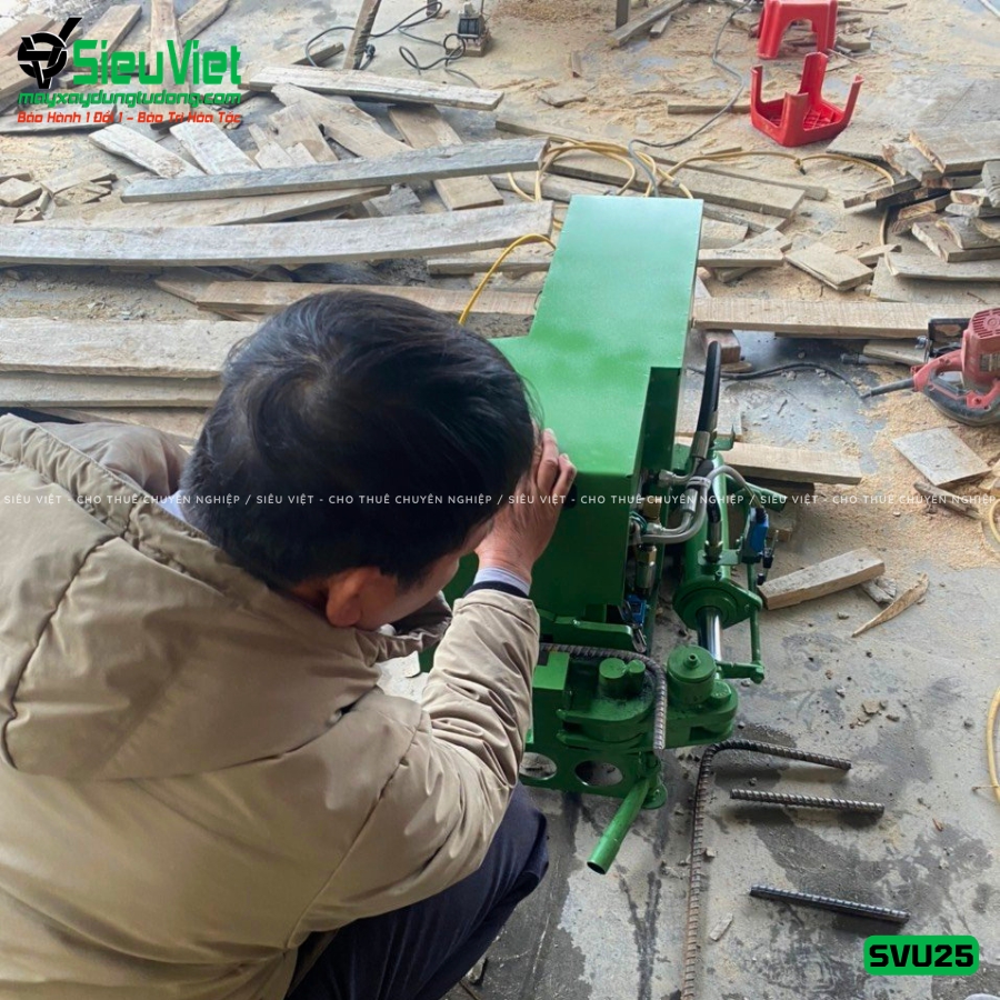 Máy uốn (Bẻ mỏ) sắt thủy lực SVU25 bàn giao