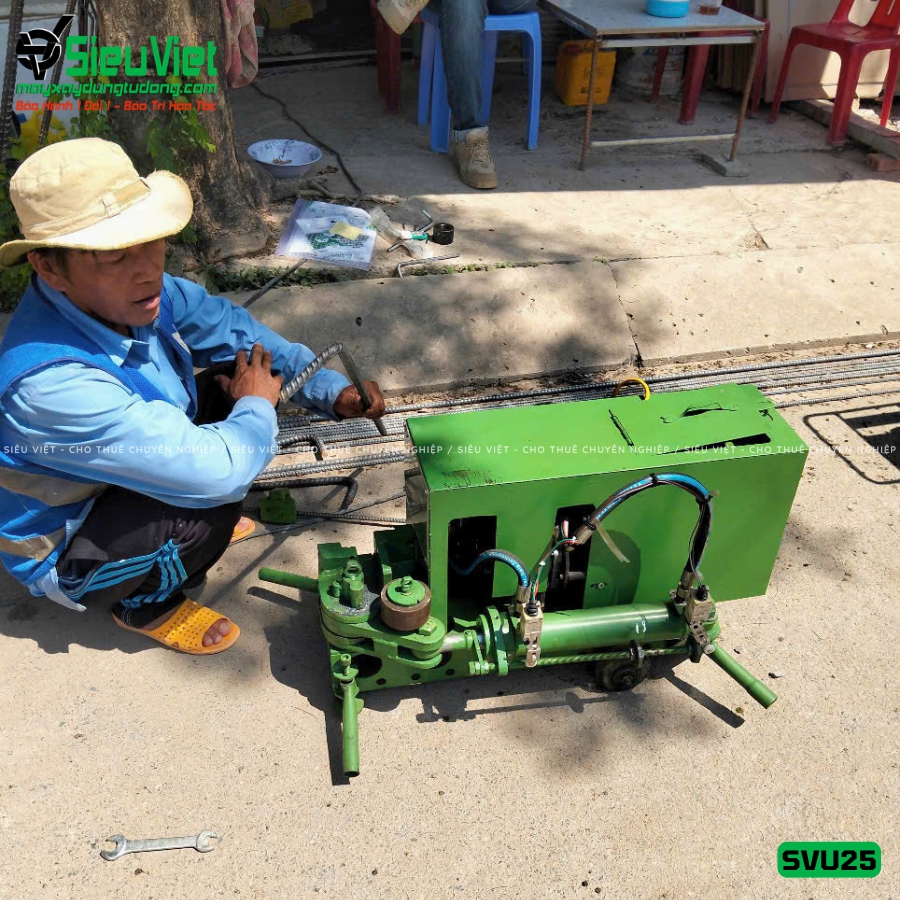 Máy uốn (Bẻ mỏ) sắt thủy lực SVU25 bàn giao