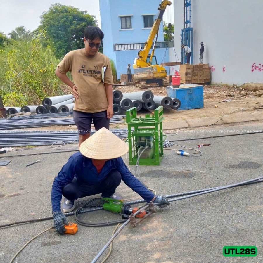 Máy uốn sắt thủy lực cầm tay UTL28S cũ bàn giao