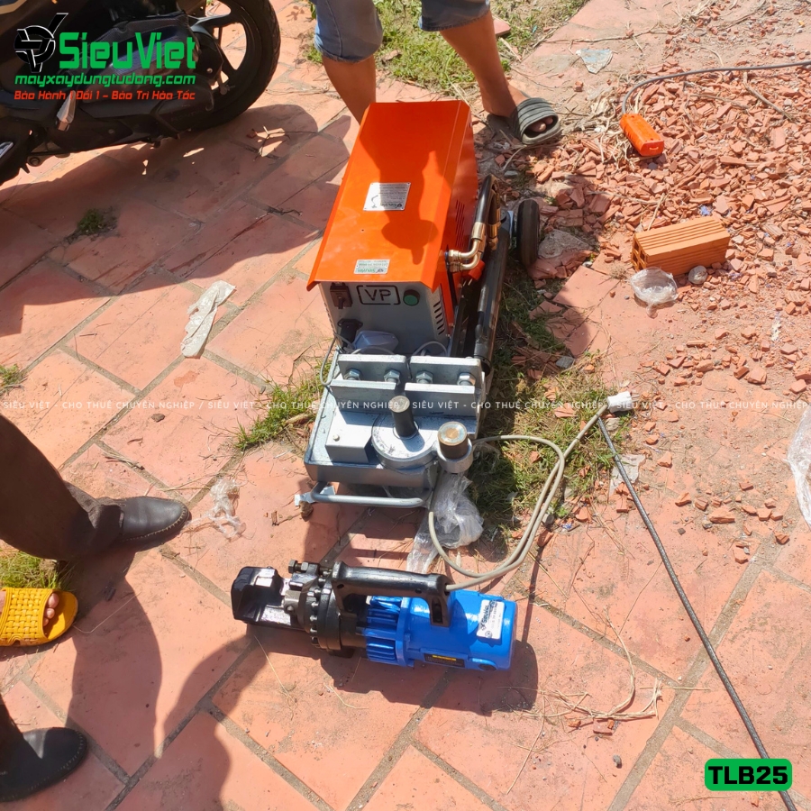 Máy uốn sắt TLB25 bàn giao
