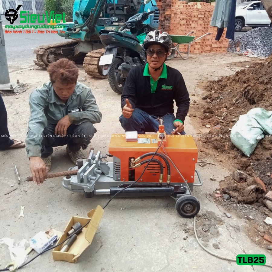 Máy uốn sắt TLB25 bàn giao