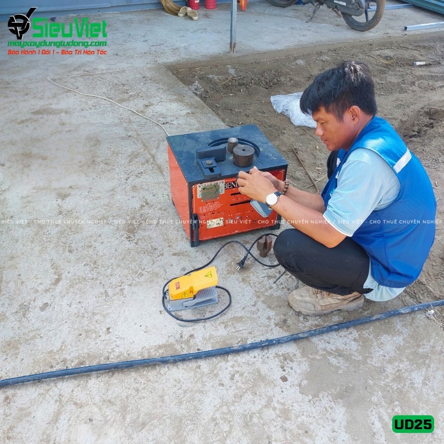 Máy uốn sắt phi 25 Hàn Quốc UD25 bàn giao