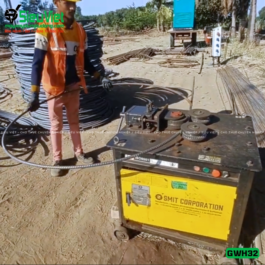 Máy uốn tròn sắt xây dựng GWH32 bàn giao