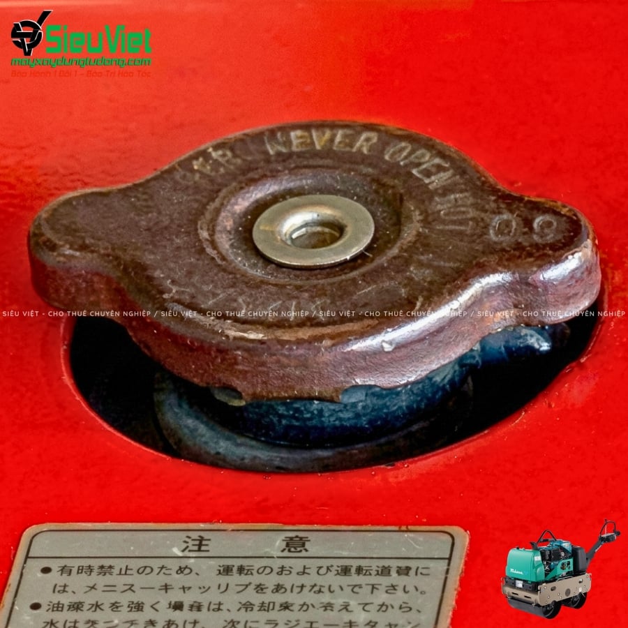 Nắp bình nước mát xe lu dắt tay