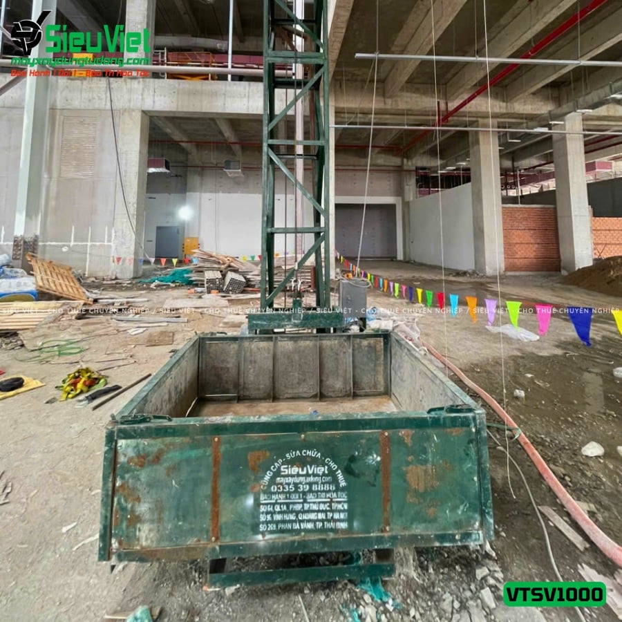 Vận thăng nâng hàng 1000Kg cao 12m bàn giao