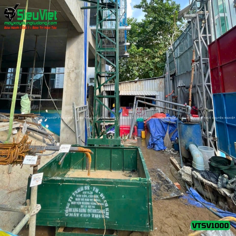 Vận thăng nâng hàng 1000Kg cao 18m bàn giao