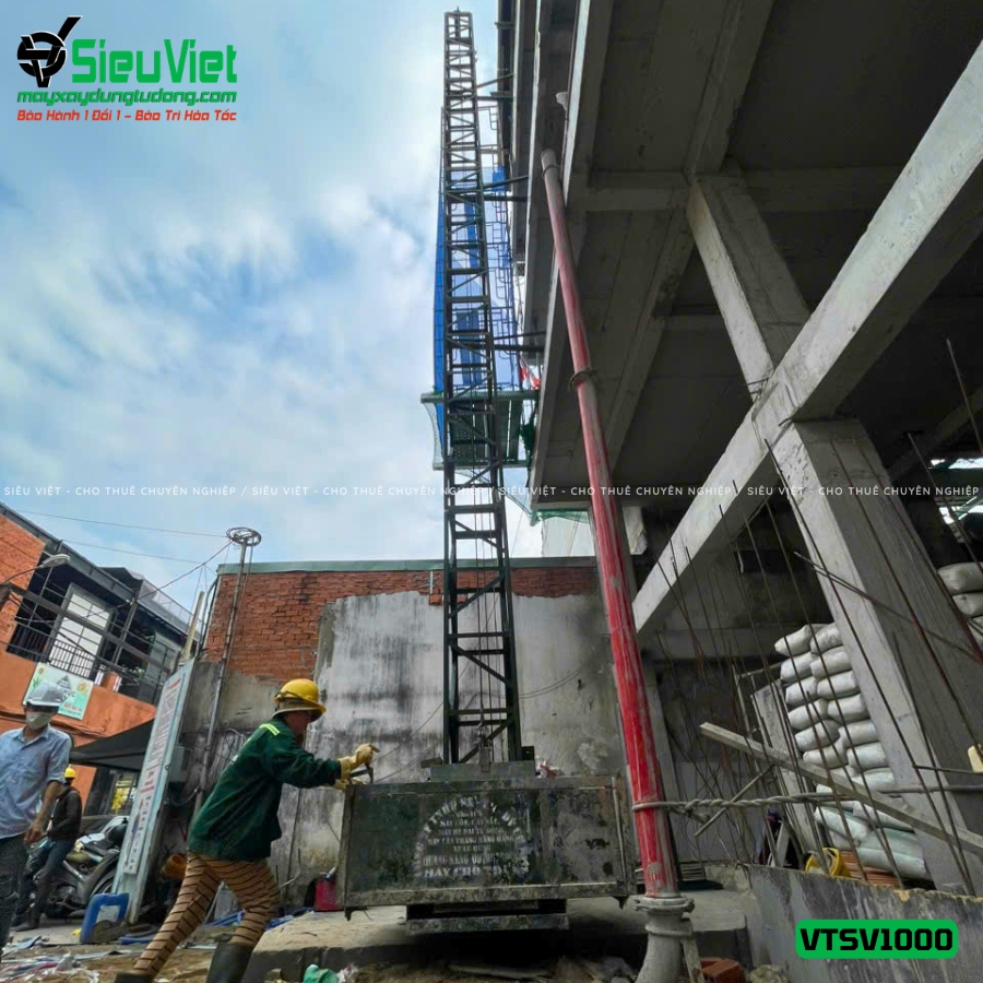 Vận thăng nâng hàng 1000Kg cao 18m bàn giao