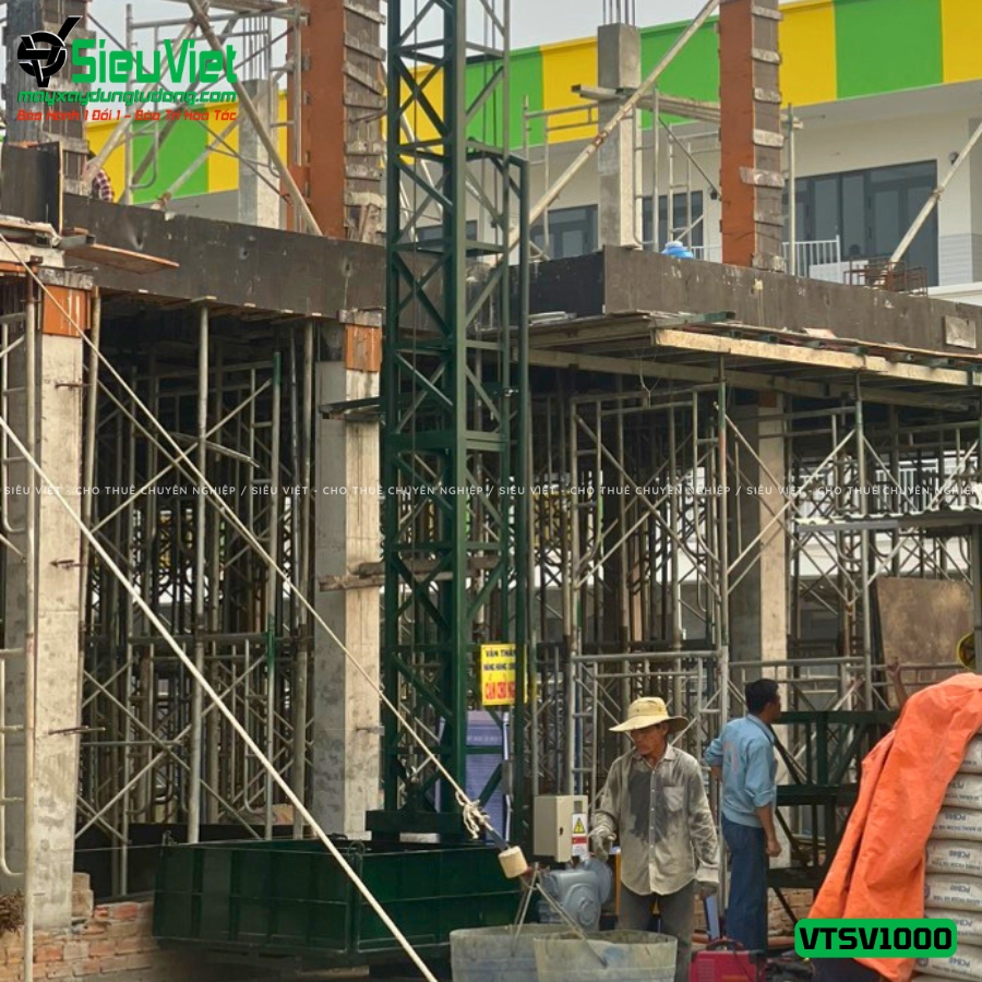 Vận thăng nâng hàng 1000Kg cao 18m bàn giao