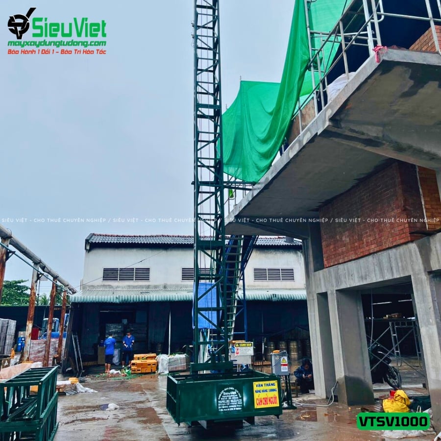 Vận thăng nâng hàng VTSV1000 cao 18m giao thuê