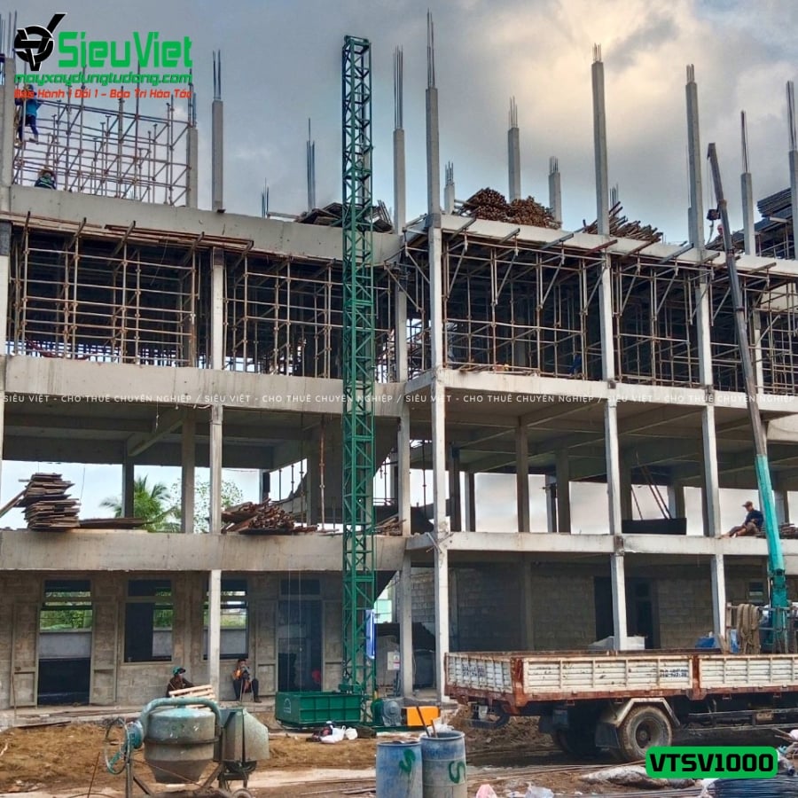 Vận thăng nâng hàng VTSV1000 cao 18m giao thuê