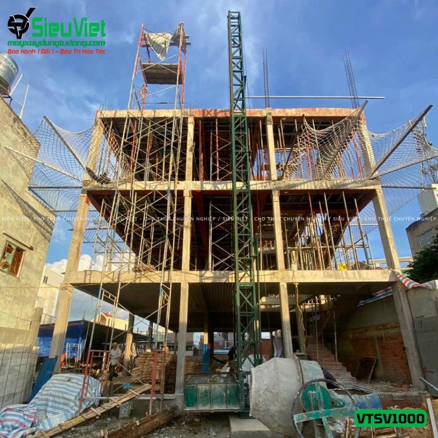 Vận thăng nâng hàng VTSV1000 cao 18m giao thuê