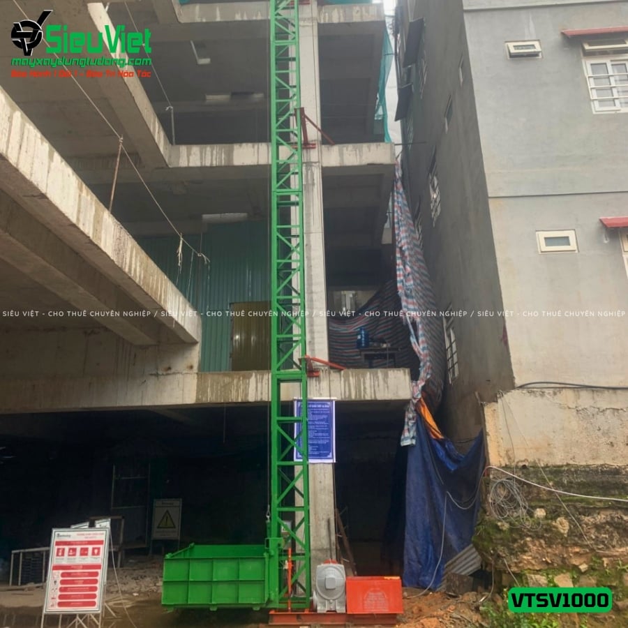 Vận thăng nâng hàng 1000Kg cao 39m bàn giao
