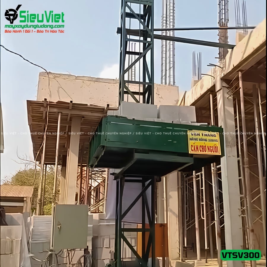 Vận thăng nâng hàng 300Kg cao 16m bàn giao