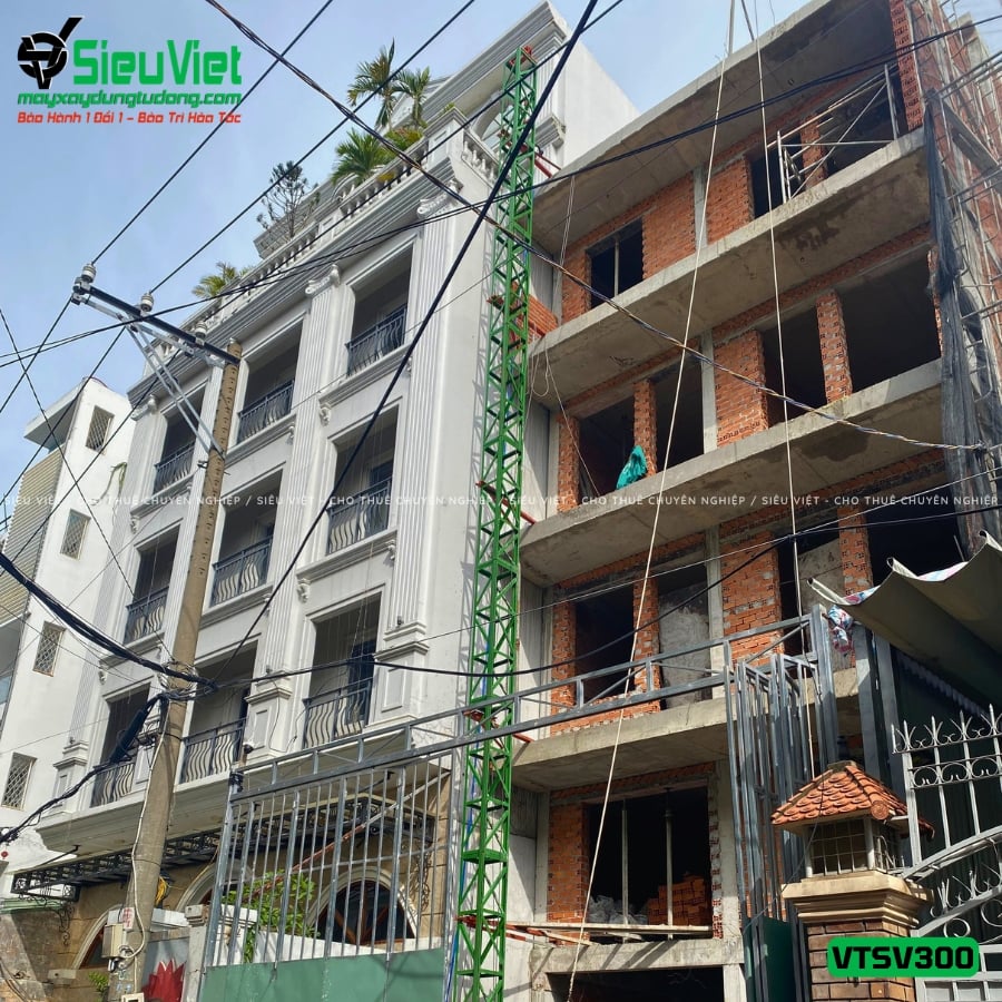 Vận thăng nâng hàng 300Kg cao 18m bàn giao
