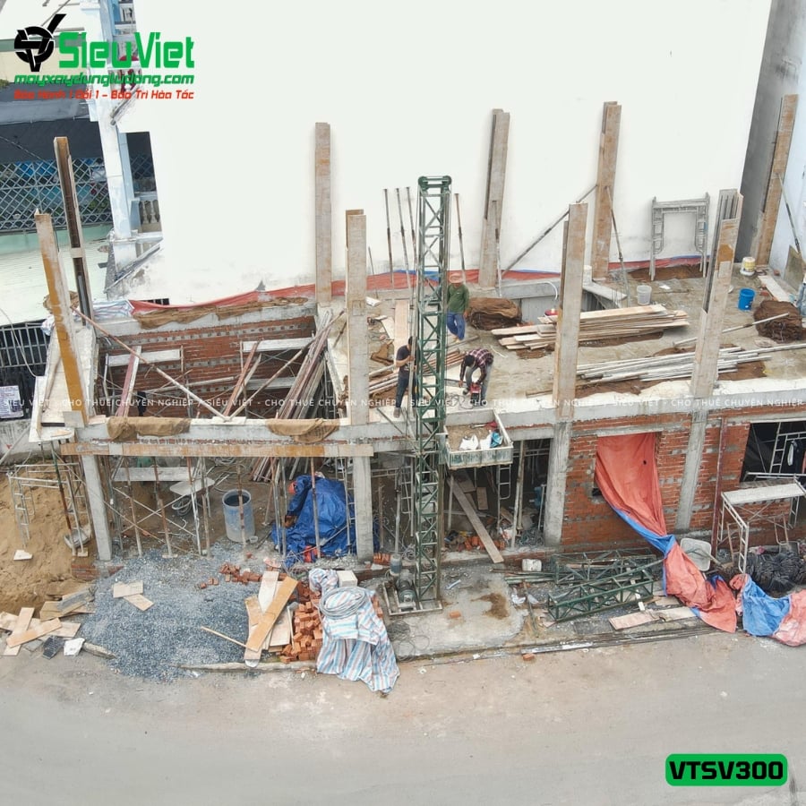 Vận thăng nâng hàng 300Kg cao 8m bàn giao