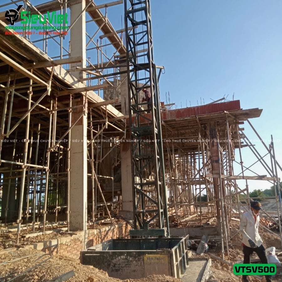 Vận thăng nâng hàng 500Kg cao 12m giao thuê