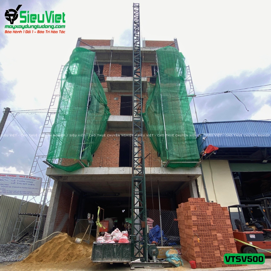 Vận thăng nâng hàng 500Kg cao 18m bàn giao
