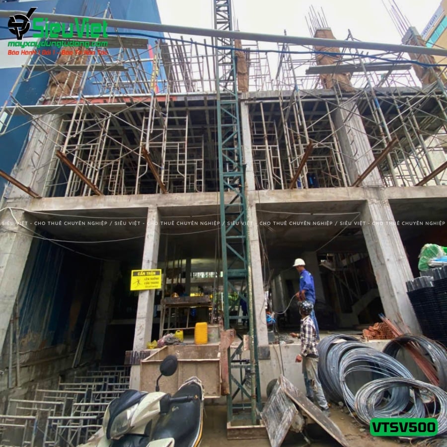 Vận thăng nâng hàng 500Kg cao 21m giao thuê