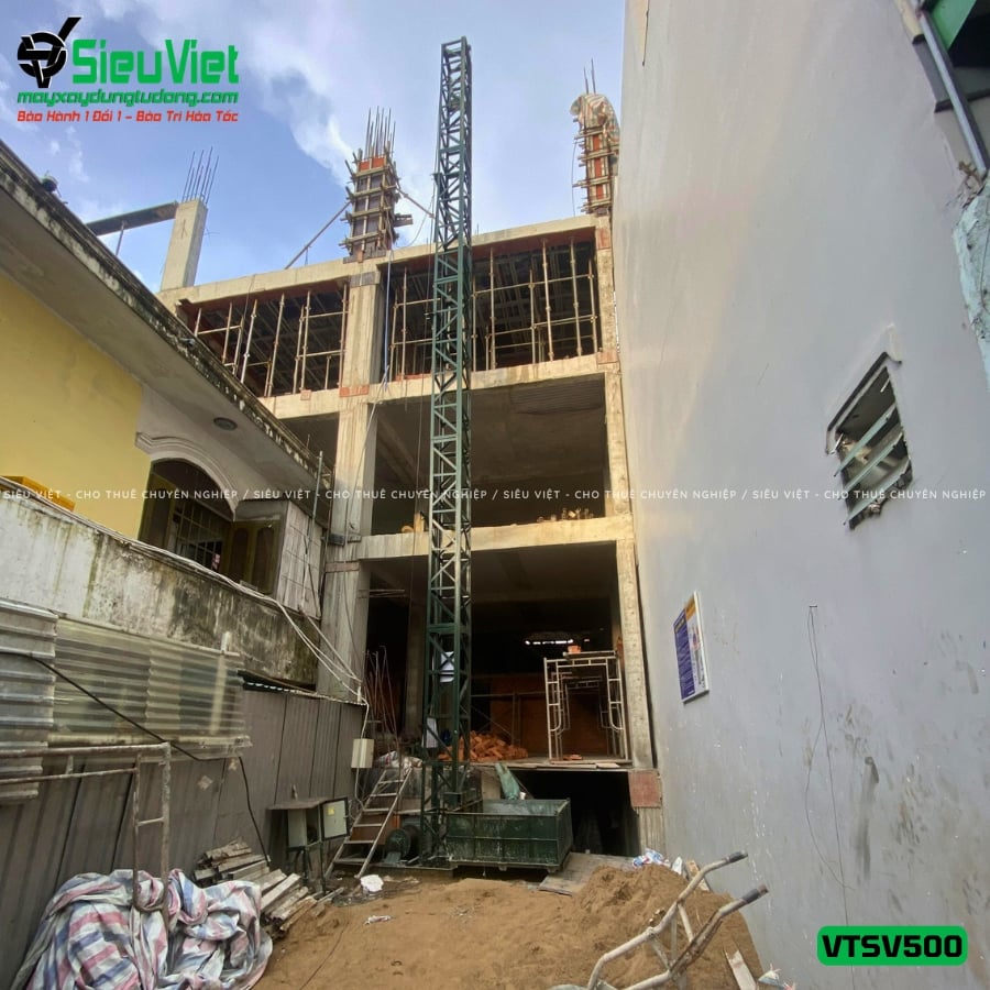 Vận thăng nâng hàng 500Kg cao 24m bàn giao