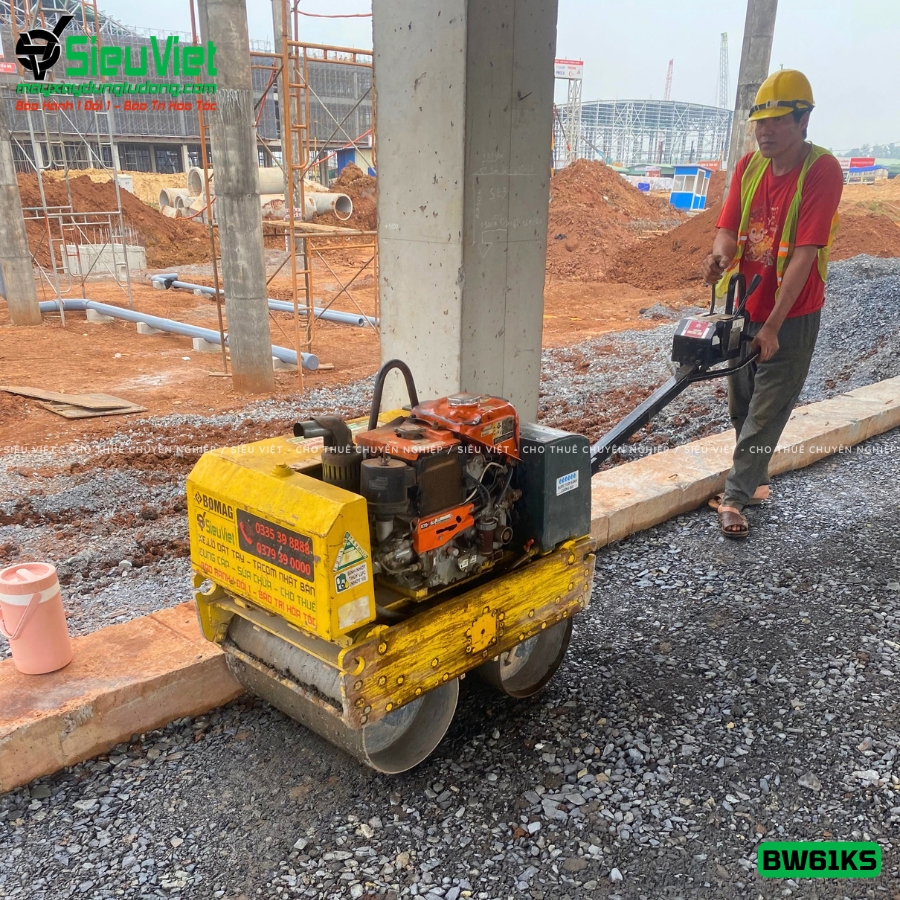 Xe lu dắt tay Bomag BW61KS bàn giao