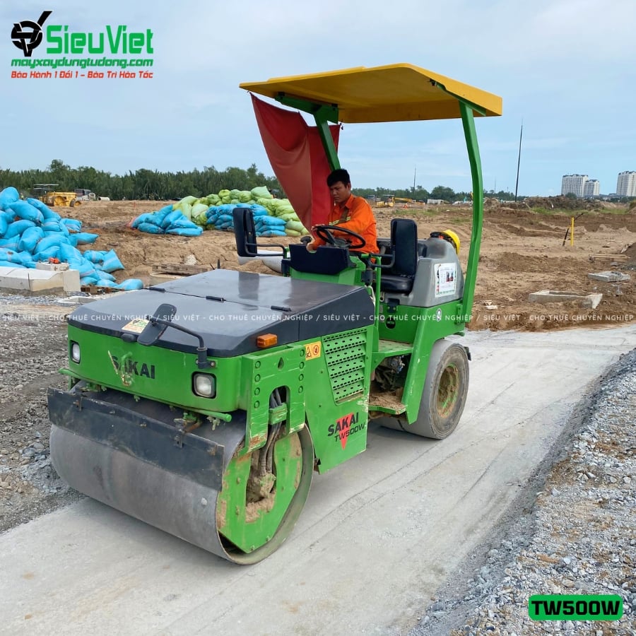 Xe lu rung nhỏ Sakai TW500W bàn giao