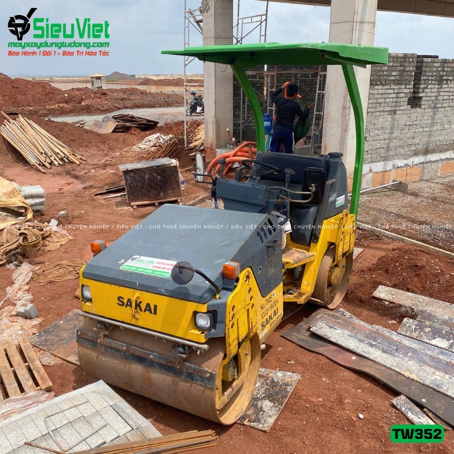 Xe lu rung Sakai TW352 bàn giao