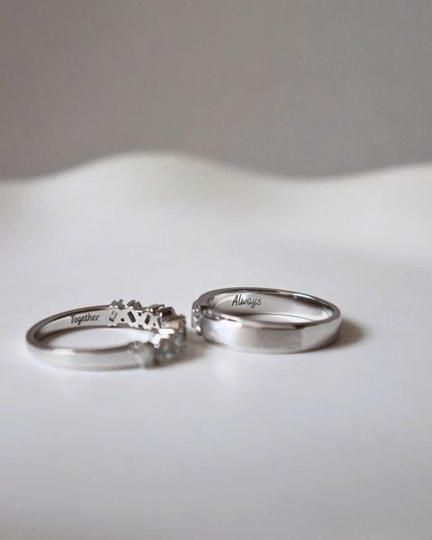 Lumiere — Vàng trắng 10K, khắc đối xứng “Together” / “Always”