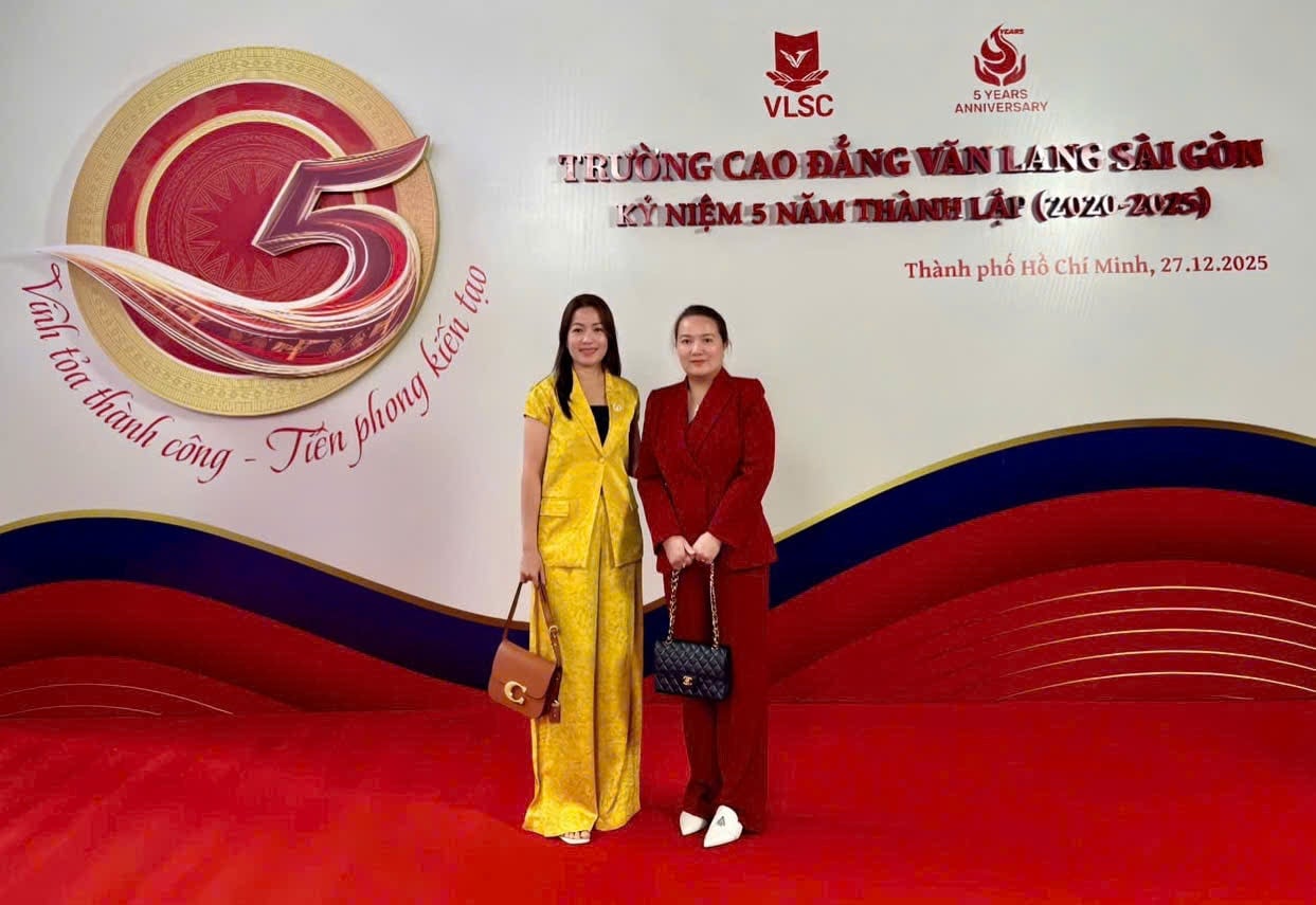 Song Long chúc mừng kỷ niệm 5 năm thành lập Trường Cao đẳng Văn Lang Sài Gòn