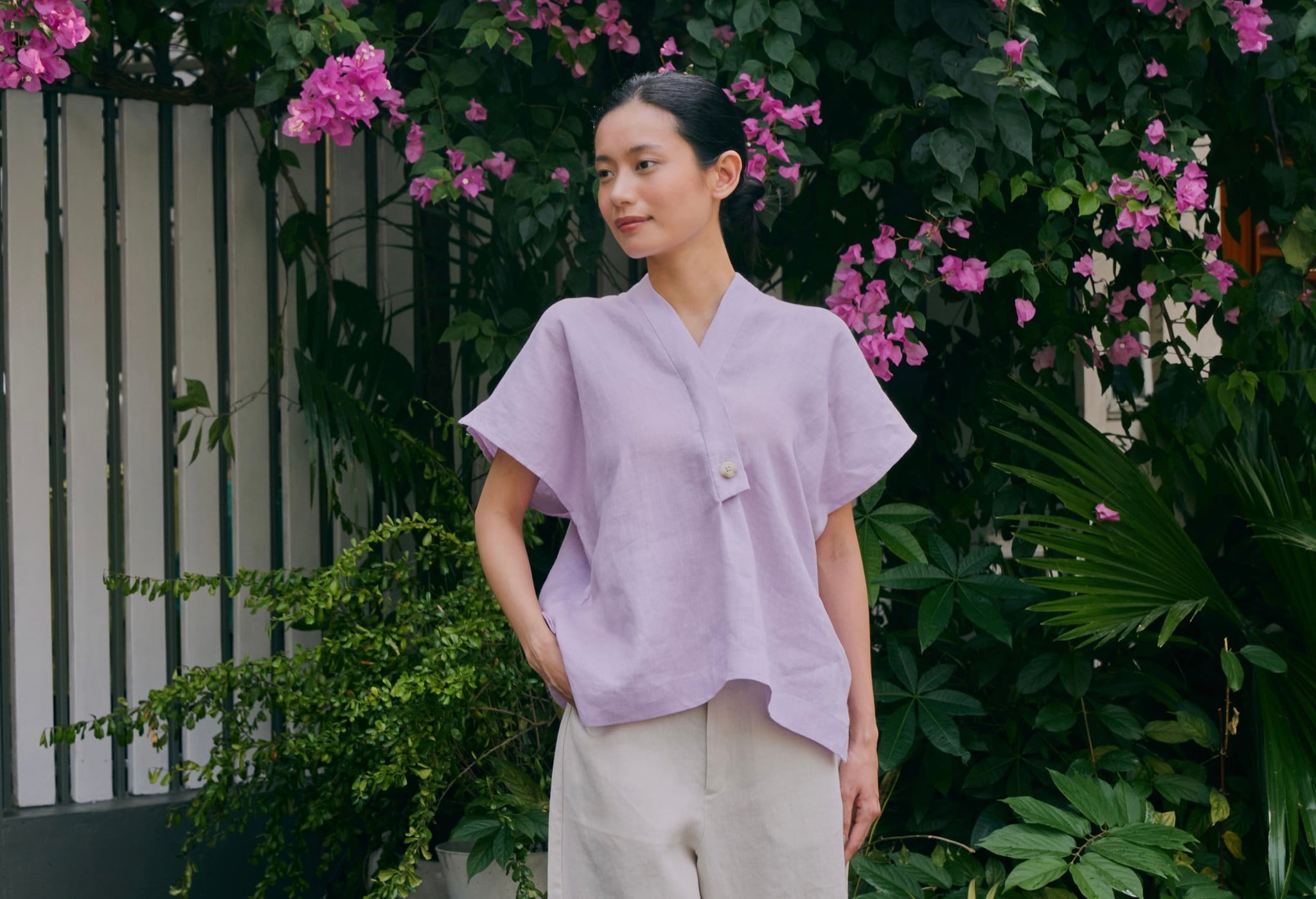 Mặc Cùng Áo Trăng Non