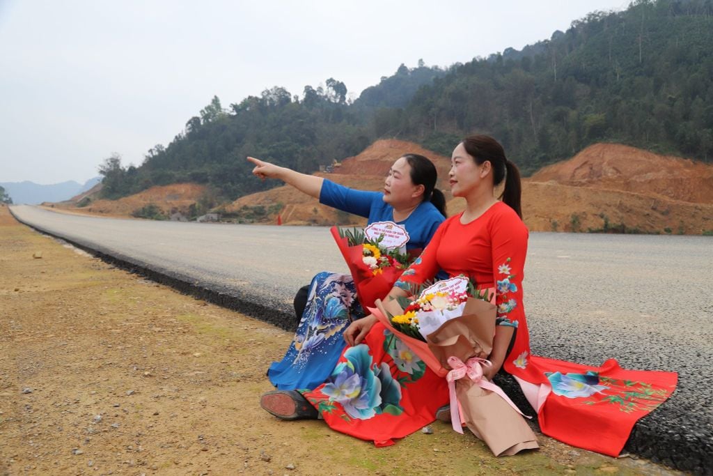 CÂU CHUYỆN NGÀY 8/3 TRÊN CÔNG TRƯỜNG ĐỒNG ĐĂNG - TRÀ LĨNH