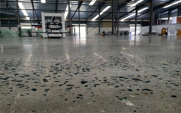 Chất tăng cứng và làm bóng sàn bê tông