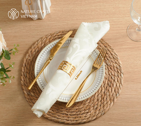 Handwoven Water Hyacinth Placemat: A Subtle Accent for Your Dining Space