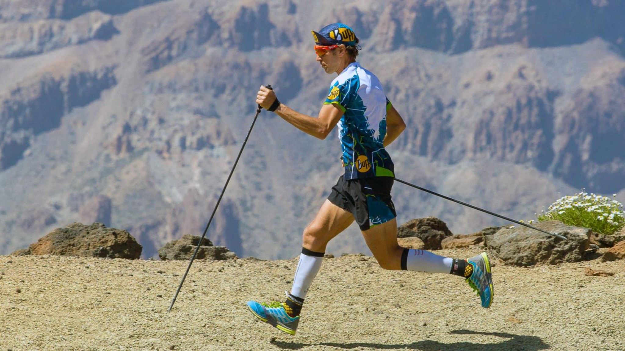 Cách chọn gậy trong chạy trail: Từ kinh nghiệm thực tế đến kỹ thuật chọn phù hợp