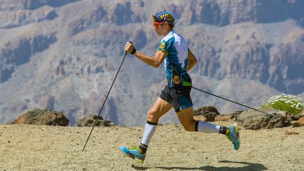 Cách chọn gậy trong chạy trail: Từ kinh nghiệm thực tế đến kỹ thuật chọn phù hợp