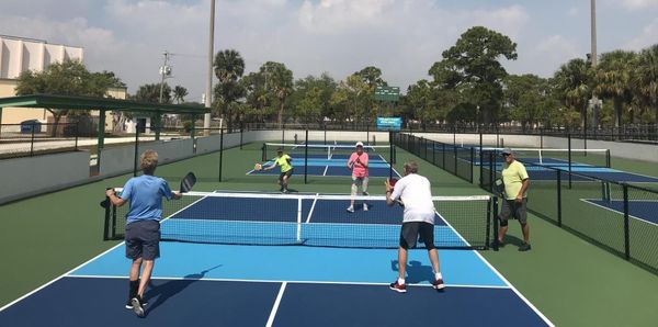 Chơi Pickleball có đắt không? Bóc giá chi tiết chi phí chơi Pickleball