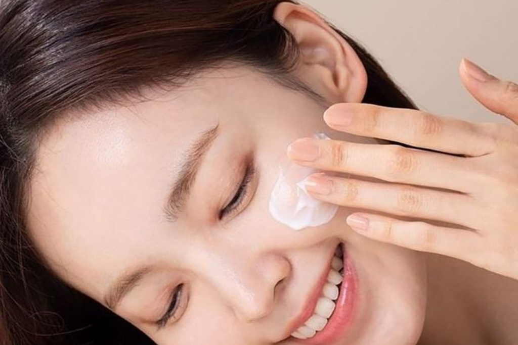 Cách dùng kem chống nắng khiến da không bị bí và nổi mụn