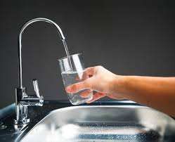 Nước máy có vị lạ có uống được không?