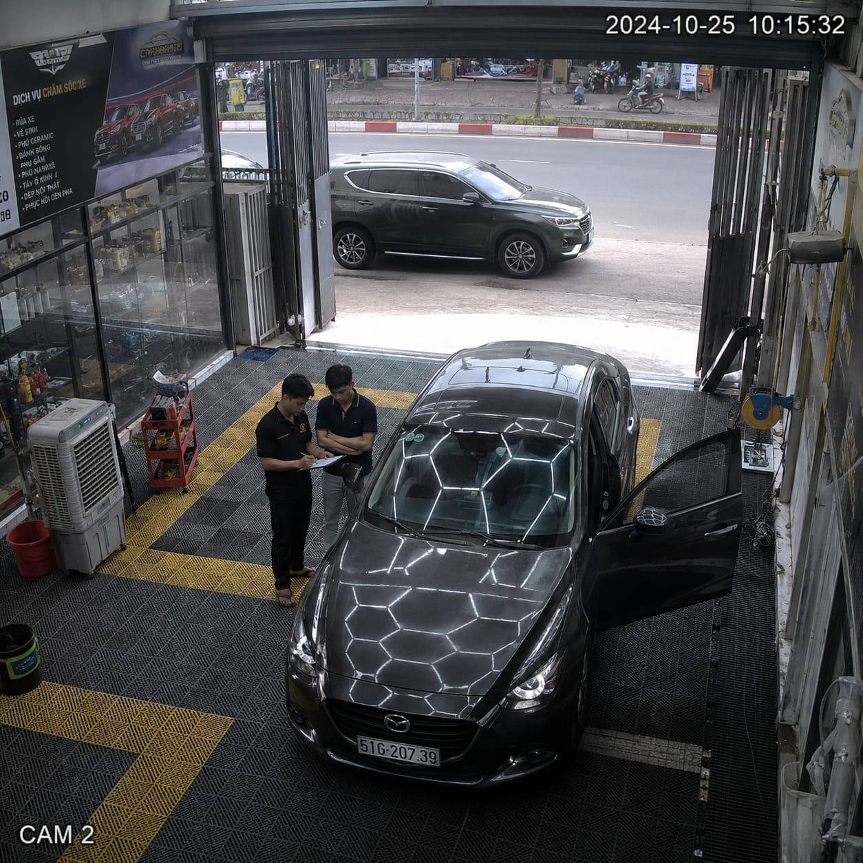 Tại sao mọi garage ô tô và gia đình đều cần lắp đặt camera an ninh