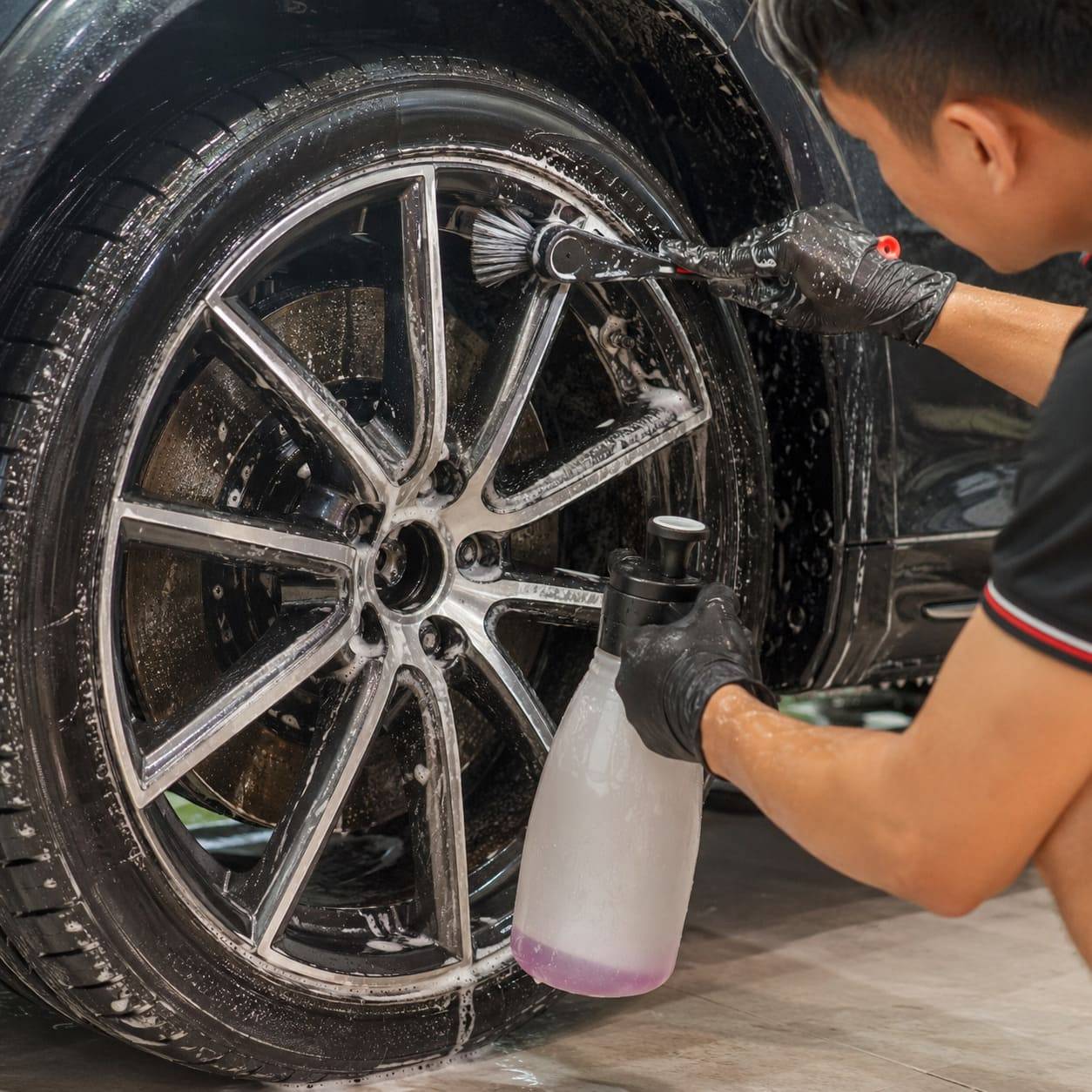 Chuẩn bị trang thiết bị và hóa chất rửa xe chuyên dụng