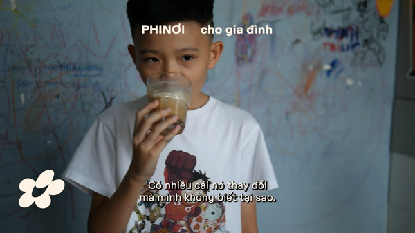 PHINƠI pha cho em trai: Cà phê decaf không có caffein, trẻ con cũng uống được.
