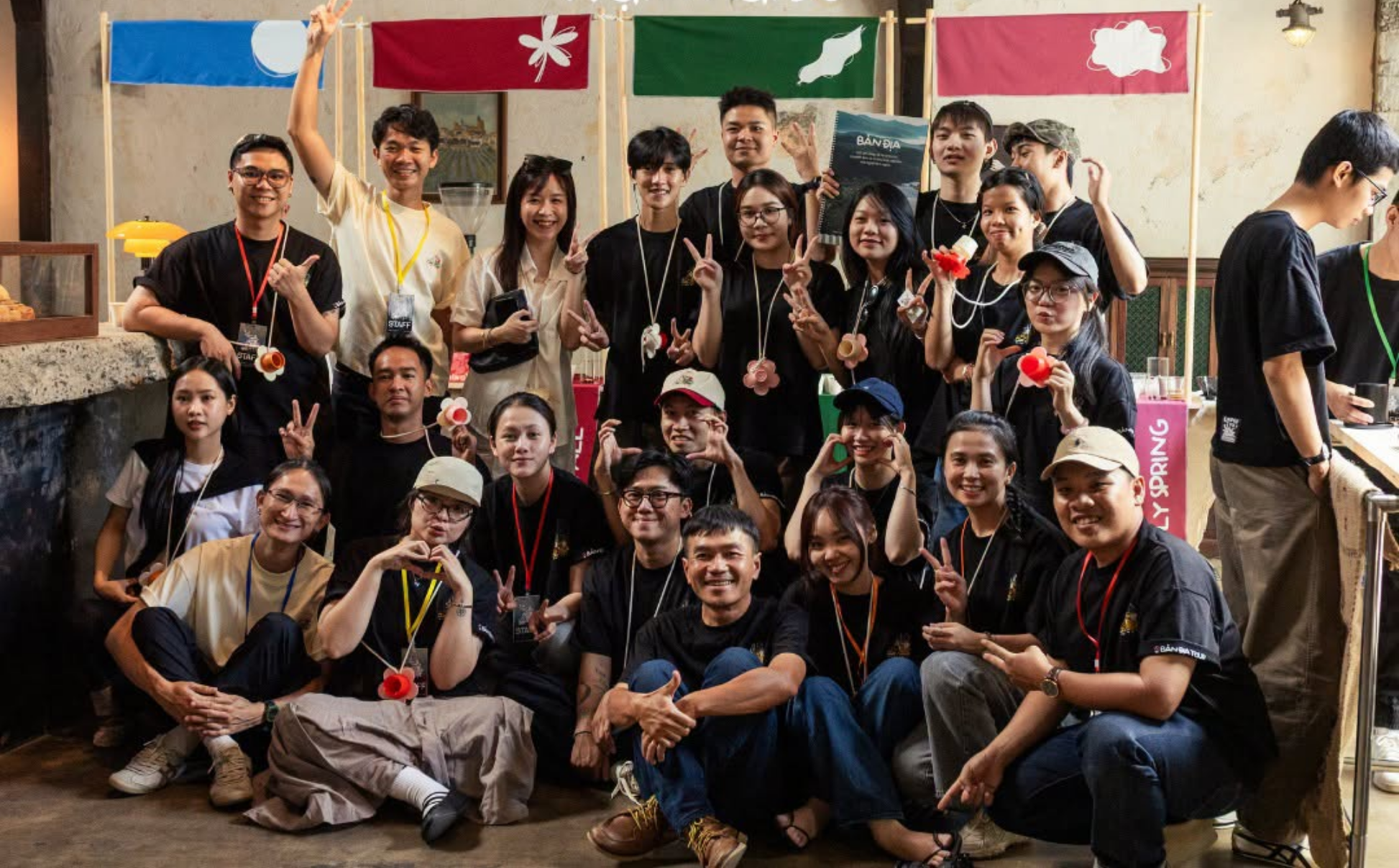 PHINƠI x Bui Coffee Supply: Bàn Tiệc Bản Địa Bừng Nở Hương Vị Cùng Cốc Hoa Nhỏ
