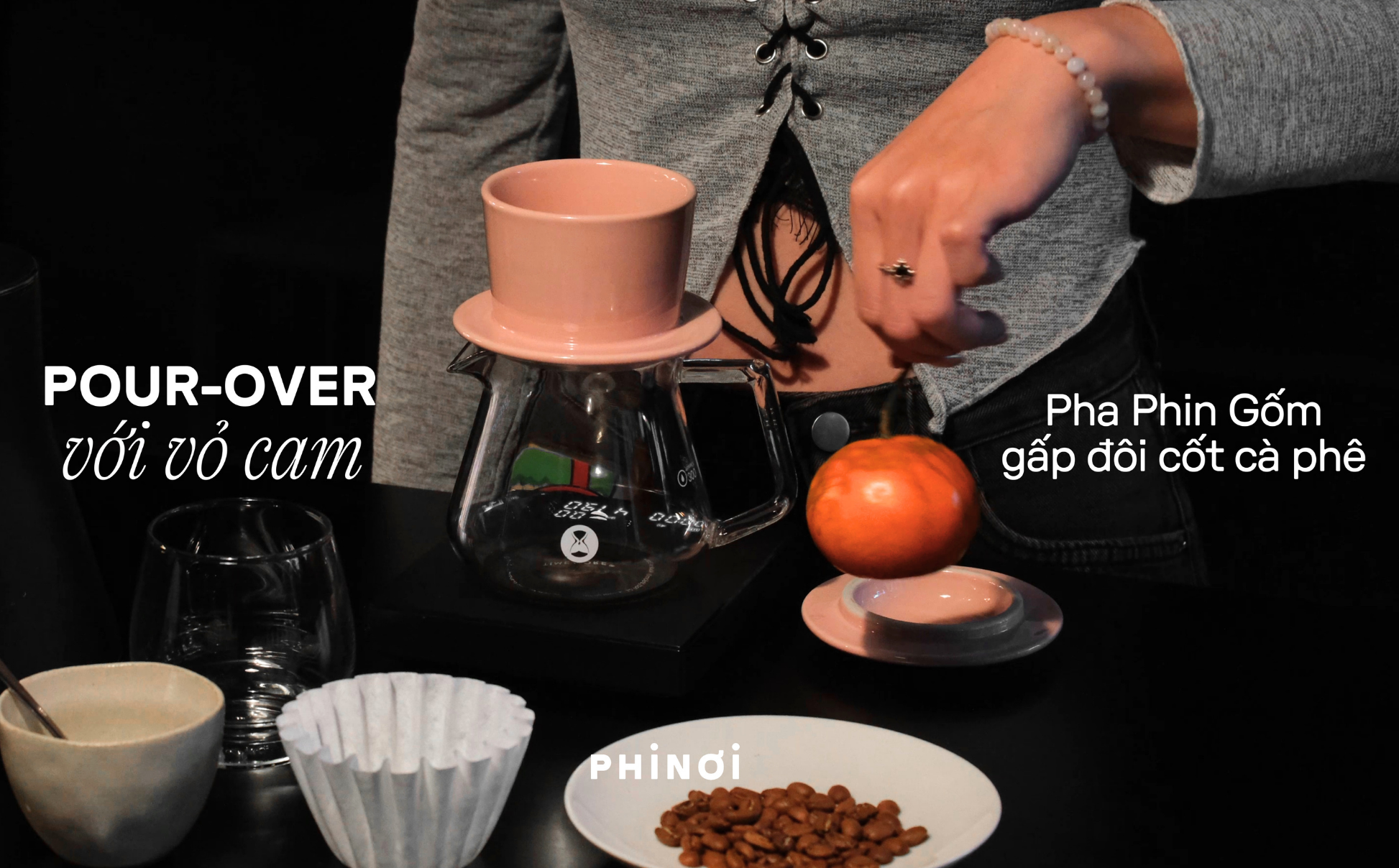 Pour-over trong thanh, vị cam & gấp đôi cốt cà phê với Phin Gốm.