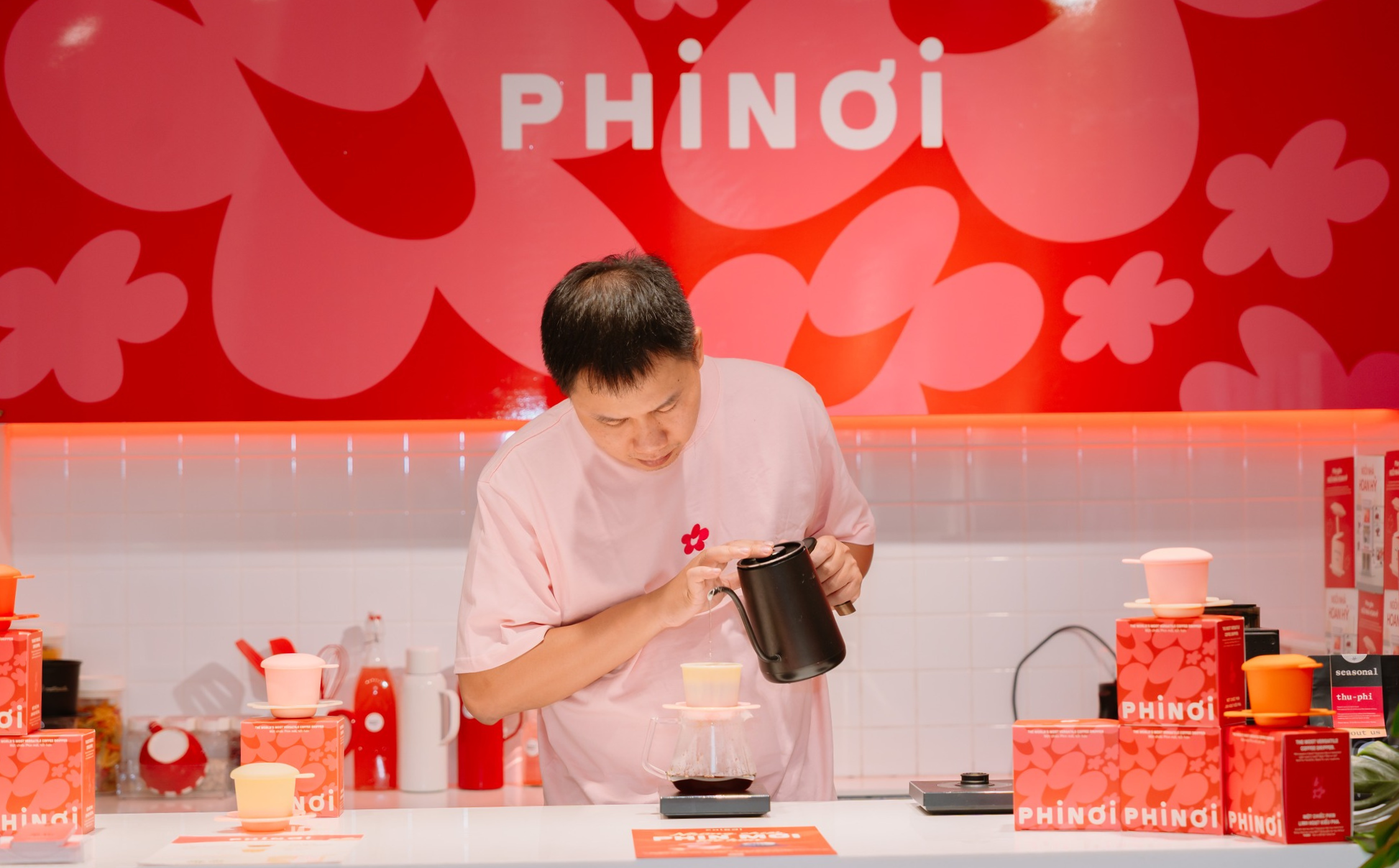 PHINƠI x Another Saigon by LG: Khi công nghệ gặp gỡ văn hoá cà phê Phin trong “Thành Phố Hoan Hỷ”