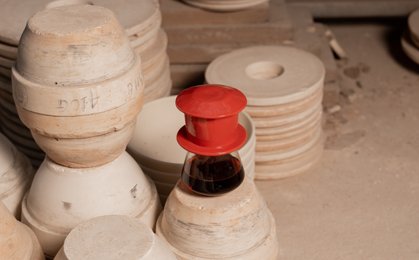 Phin Gốm Đỏ: Sắc Đỏ Đương Đại Trong Men Gốm