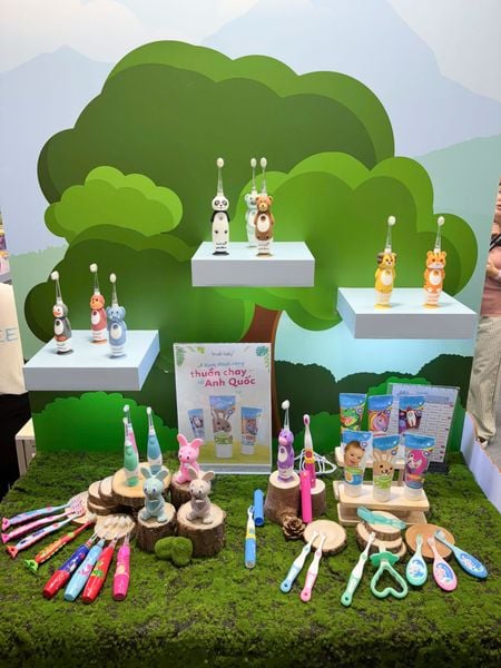 BRUSH-BABY “CHIẾM SÓNG” VIETBABY HÀ NỘI 2025: SÂN CHƠI RĂNG XINH CHO BÉ