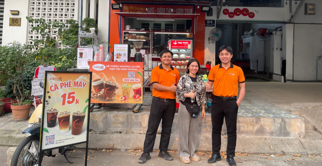 CHÚC MỪNG CHỊ NHI CHÍNH THỨC KHAI TRƯƠNG XE CÀ PHÊ TAKE AWAY EXPRESS CAFE TẠI CONIC GARDEN – BÌNH CHÁNH