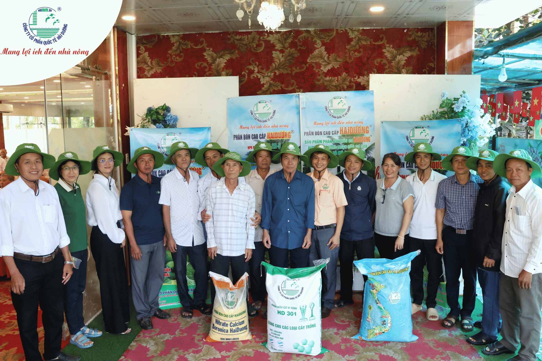 TẬP HUẤN NHÂN RỘNG MÔ HÌNH SẢN XUẤT DỪA HỮU CƠ