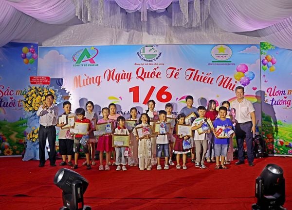 Công ty Cổ phần Quốc tế Hải Dương tổ chức chương trình quốc tế thiếu nhi 1/6 và tuyên dương con em cán bộ nhân viên đạt thành tích học tập xuất sắc.