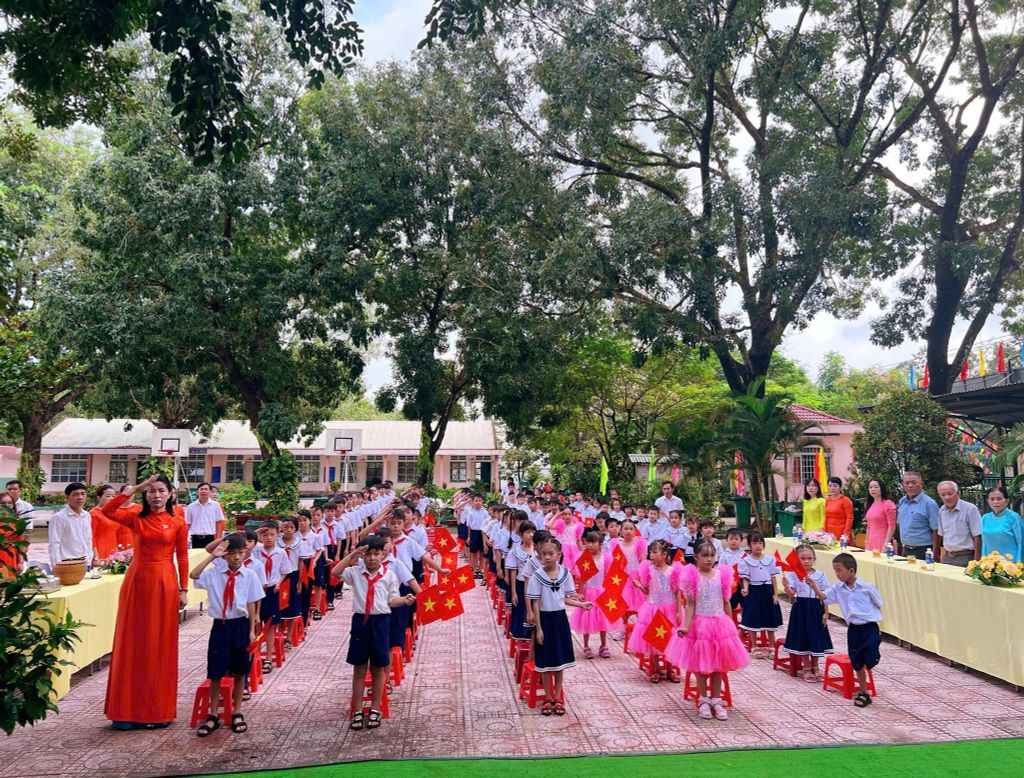 MỪNG NĂM HỌC MỚI - LAN TỎA YÊU THƯƠNG